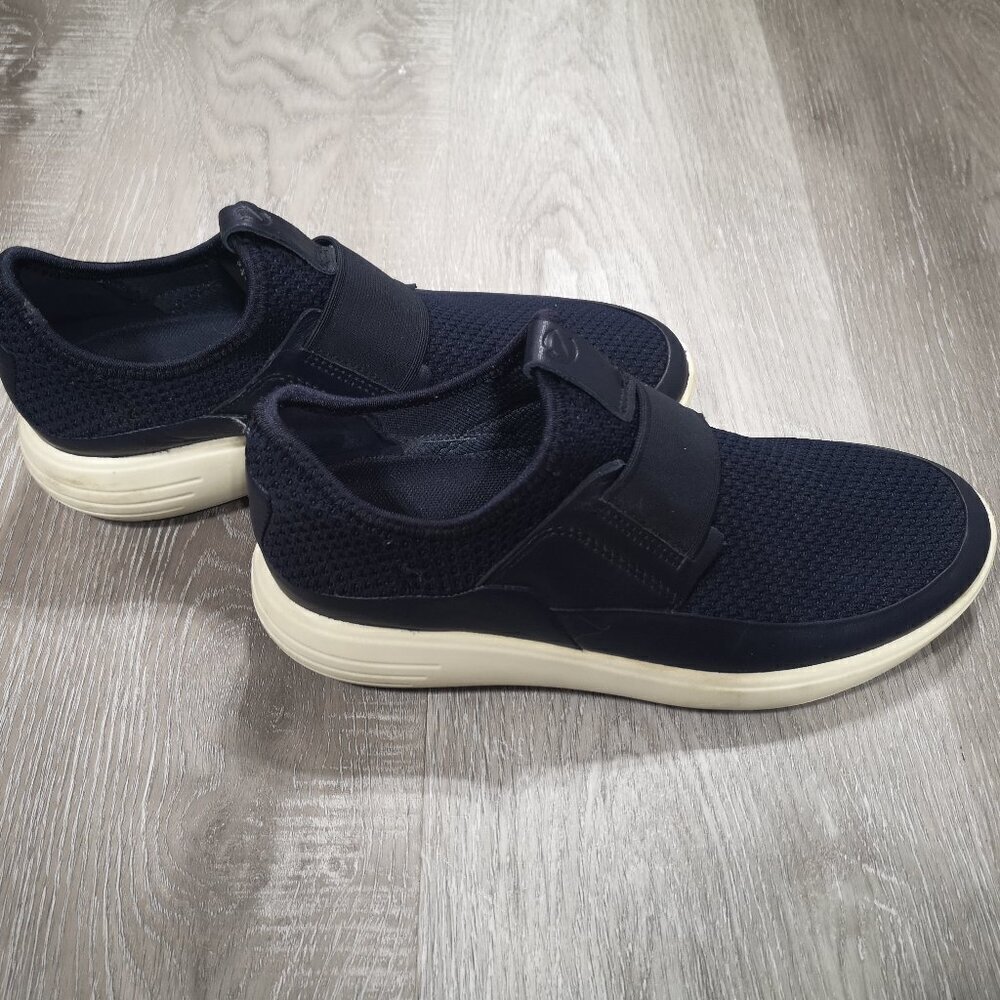 Ecco Ladies Size 6 Navy & White Slip On Sneakers